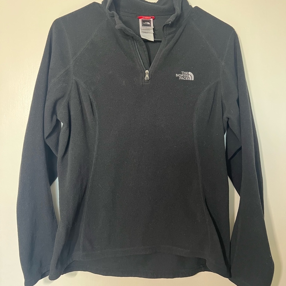 Woman’s The North Face Black Fleece Jacket Size M